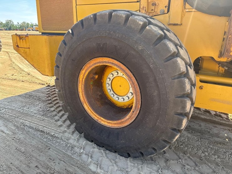2016-deere-624k-image-13