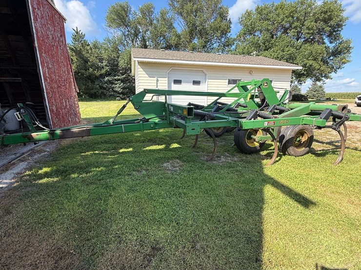 john-deere-680-image-9