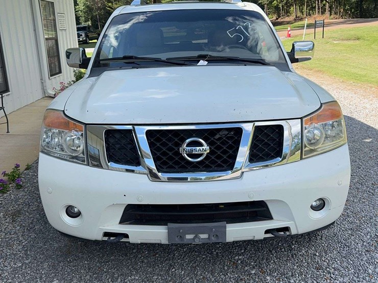 2013-nissan-armada-image-5