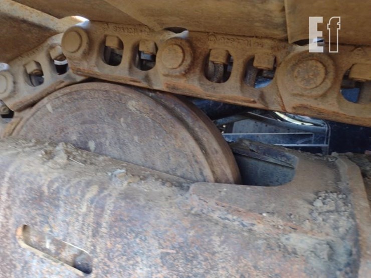 2010-deere-120d-image-31