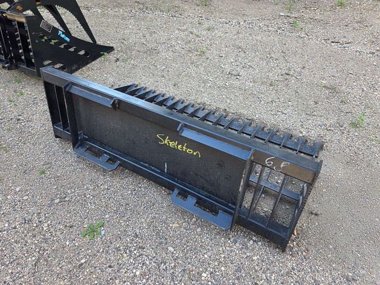 68”-rock-bucket,-universal-hookups,-4”-spacings,-3/8”-outside-steel-with-¼”-steel-teeth,-new-image-4