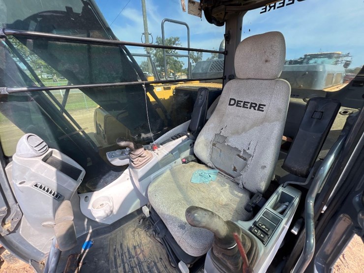 2018-deere-160g-lc-image-41