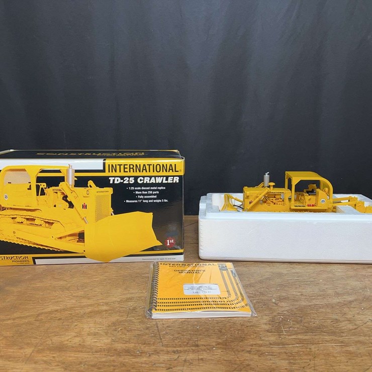 1/25 IH TD-25 Crawler NIB 1st Gear