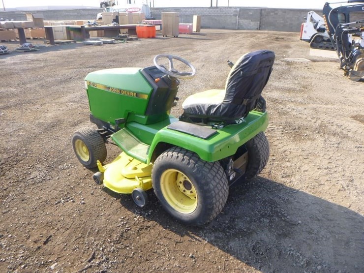 john-deere-240-image-4