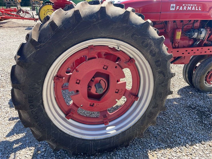 1950-ih-farmall-m-image-30