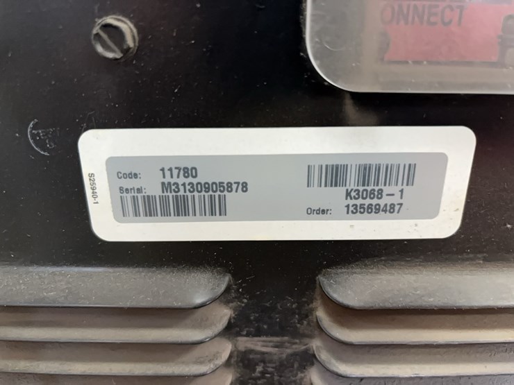 lincoln-electric-power-mig-256-welder-image-5