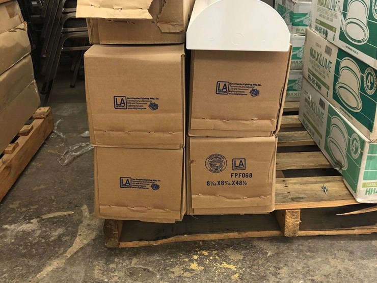 qty-(10)-4'-led-lights-w/battery-back-up-image-1