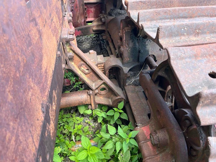 international-td14-crawler-image-19