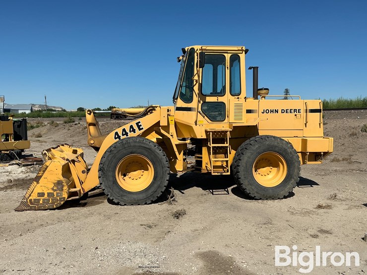 deere-444e-image-8