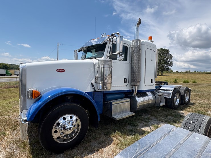 2013-peterbilt-367-image-2