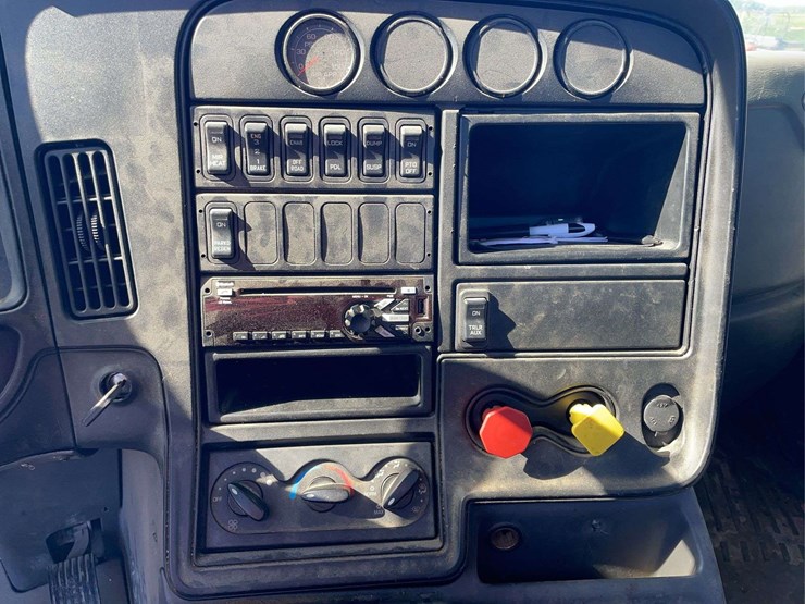 2015-navistar-prostar-day-cab---automatic-transmission-image-11