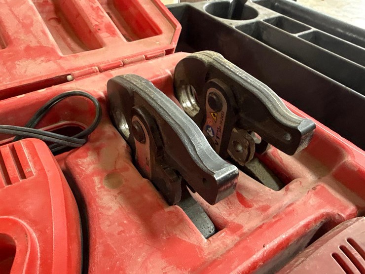 milwaukee-m12-propress-cordless-tool,-1/2in.---1-1/4in.-press-jaws-support-equipment-image-4