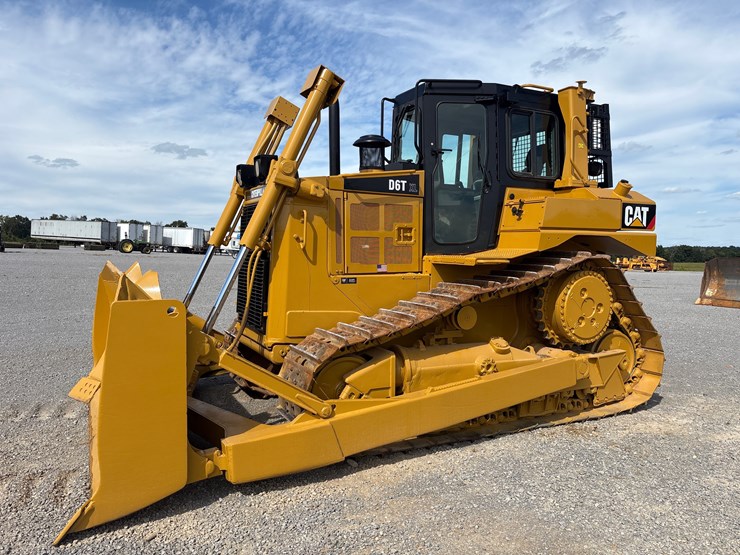 2007-caterpillar-d6t-xl-image-2