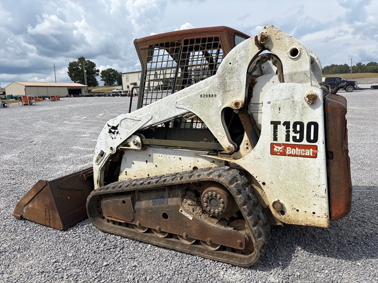 2010-bobcat-t190-image-5