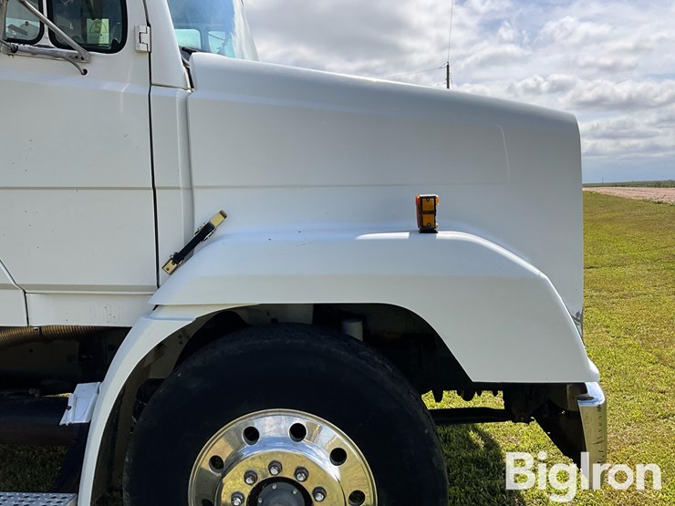 1989-freightliner-flc112-image-18