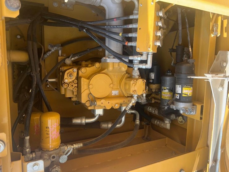 2015-caterpillar-323fl-image-29