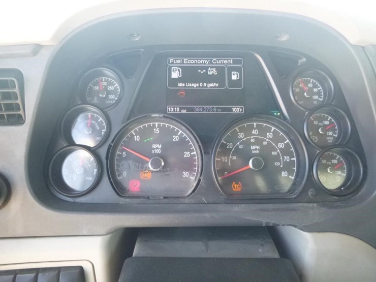 2020-peterbilt-567-image-23