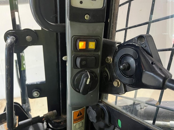 new-holland-c232-image-24