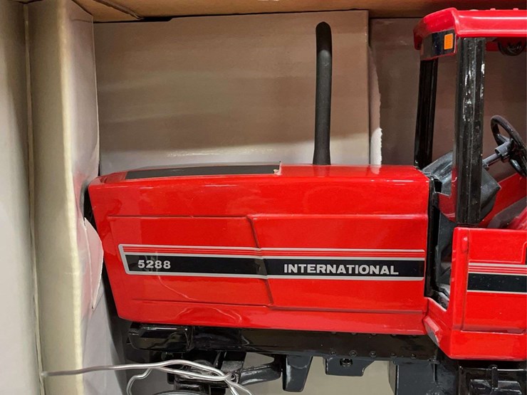 1/16-ih-5288-nib-ertl-image-9