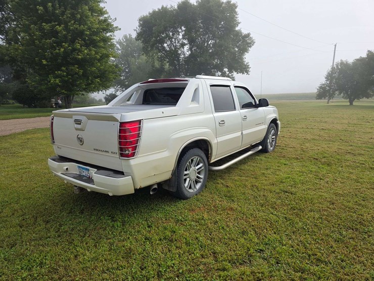 2003-cadillac-escalade-image-11