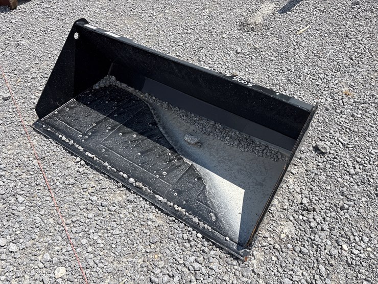 #28440-•-45"-smooth-bucket-image-1