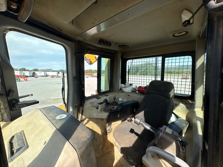 2010-caterpillar-d6t-xl-image-14