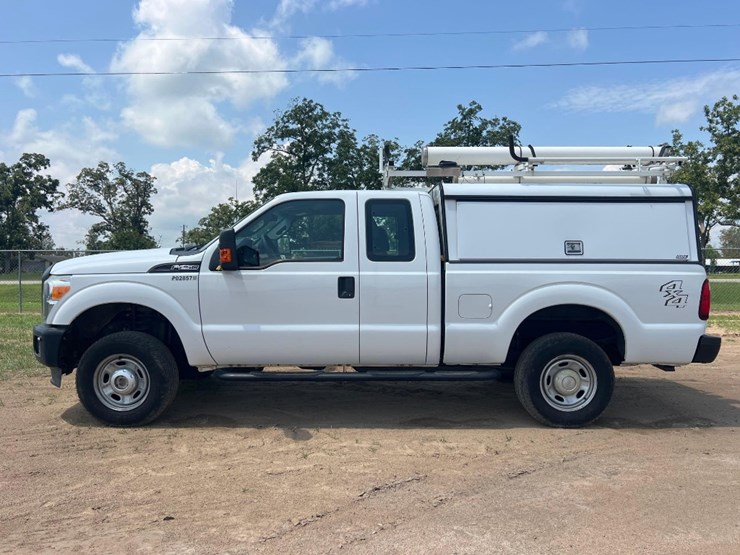 2016-ford-f250-xl-image-1