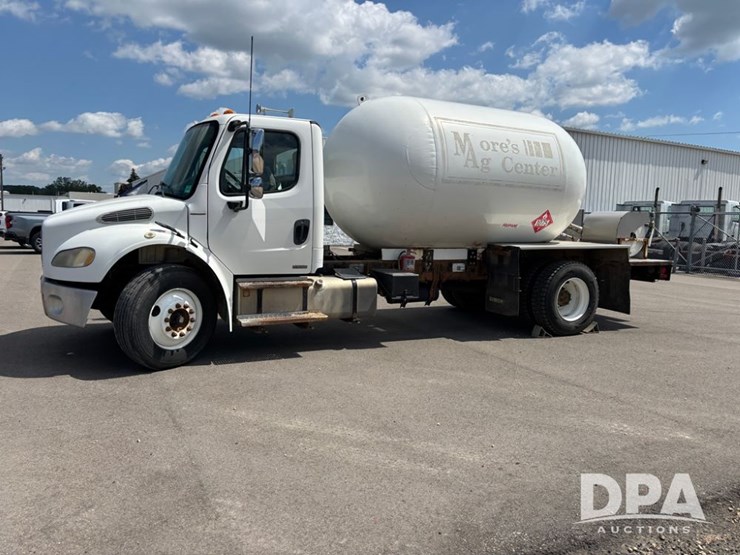 2006-freightliner-business-class-(dr12083)-image-2