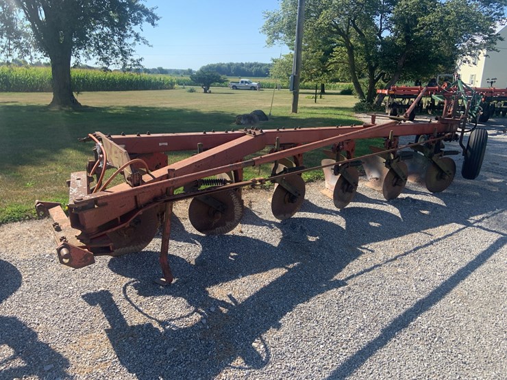 ih-710-plow-6-bottom-image-6