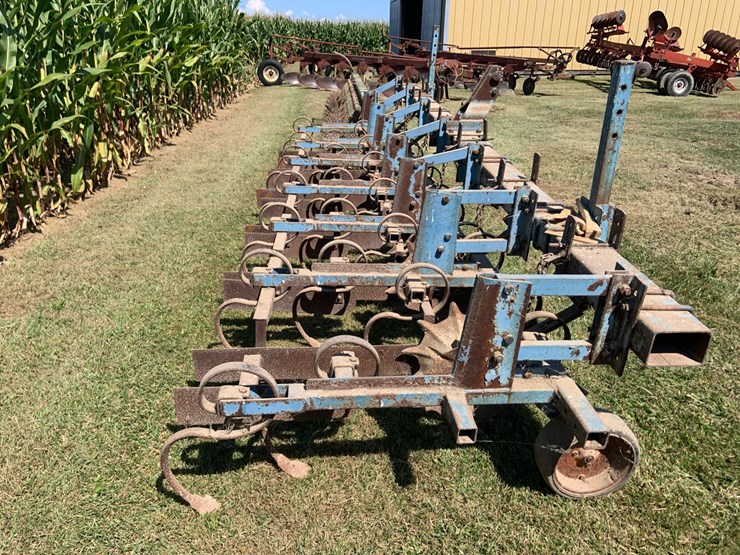 allied-8-row-cultivator-image-13