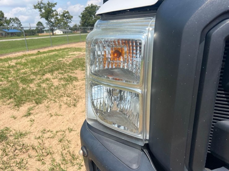 2016-ford-f250-xl-image-10