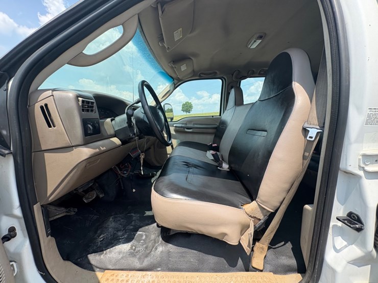 2003-ford-f550-xl-image-9