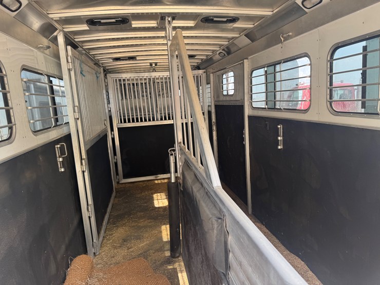 #6300-•-2014-dalton-manufacturing-adams-gooseneck-4-horse-straight-lead-aluminum-horse-trailer,-(sells-w...-image-11