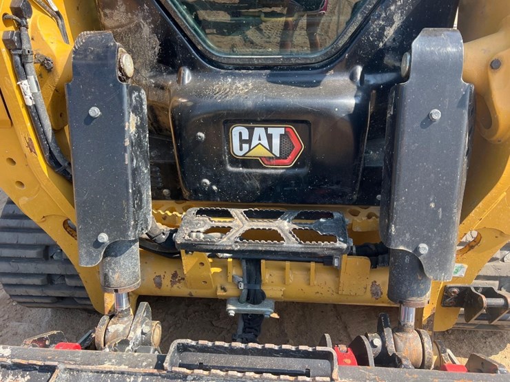 2024-caterpillar-255-skid-steer-image-10
