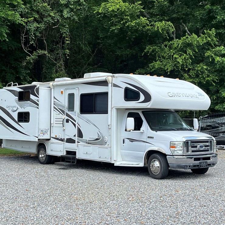 2010 FORD E450