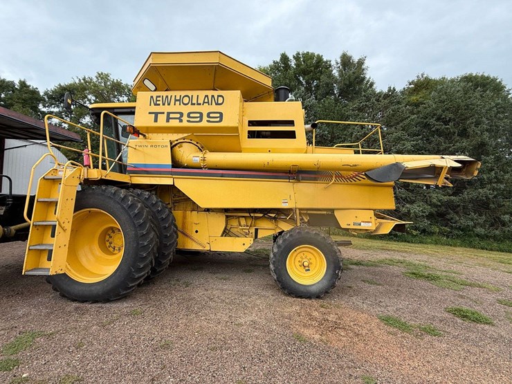 2000-new-holland-tr99-image-4