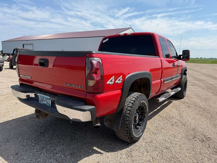 2004-chevrolet-2500hd-image-7