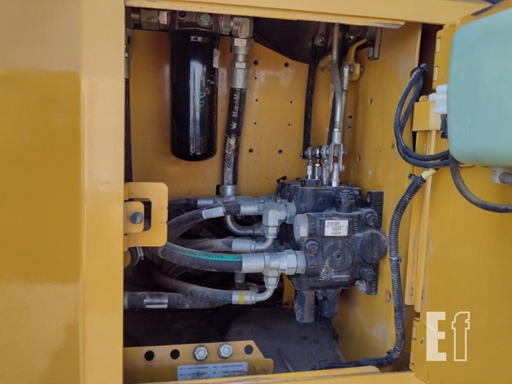 2012-deere-700j-lt-image-40
