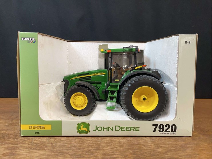 1/16-john-deere-7920-collector-nib-ertl-image-1