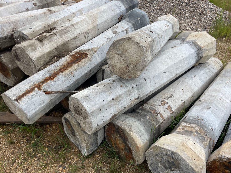 approx-40-precast-cement-pillars-image-8
