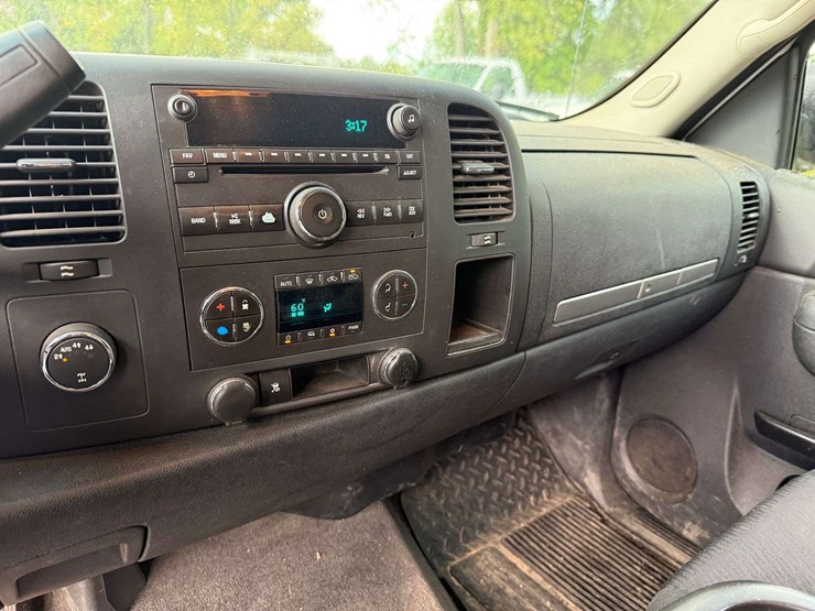 2011-chevrolet-1500-image-27