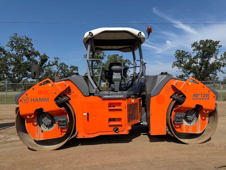 2016-hamm-hd+-120i-smooth-double-drum-roller-image-1