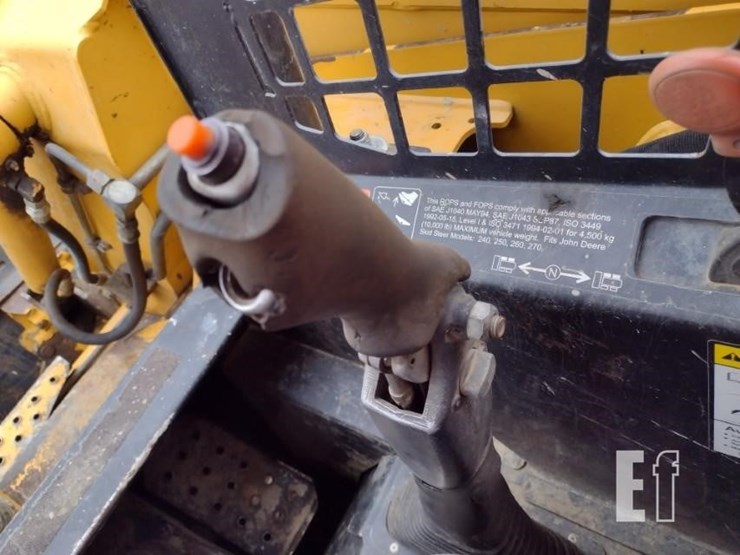 john-deere-270-image-9