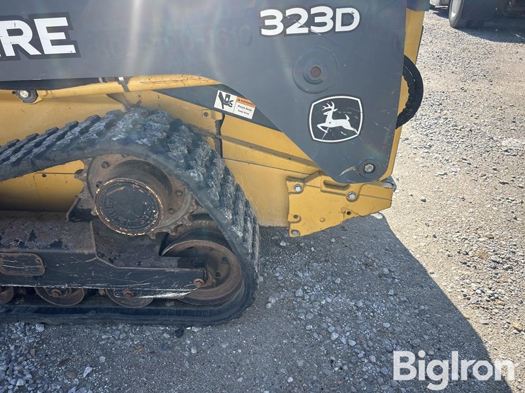 2013-deere-323d-image-18