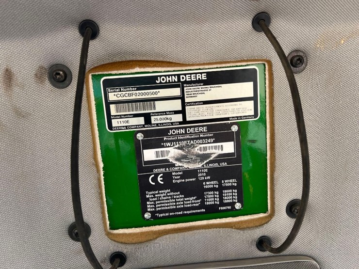 2010-deere-1110e-image-35