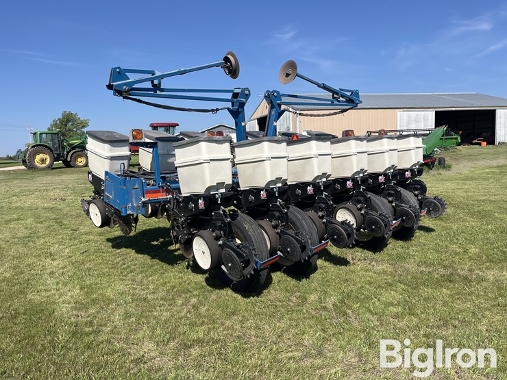2015-kinze-3200-image-7