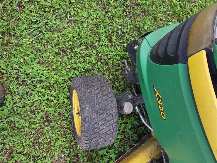 john-deere-320-image-5