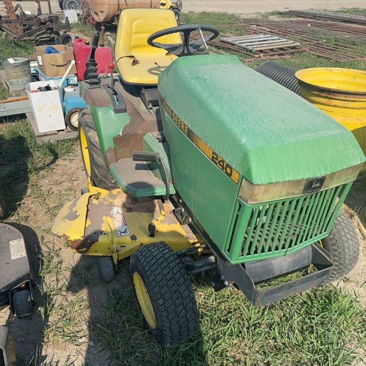 JOHN DEERE 240