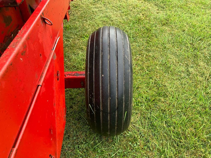 new-holland-315-image-13