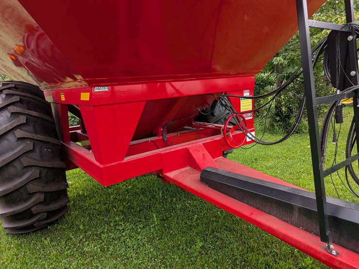 #2987-•-e-z-trail-550-unloading-grain-cart-image-8